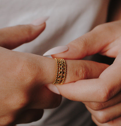 Small Leafs Ring